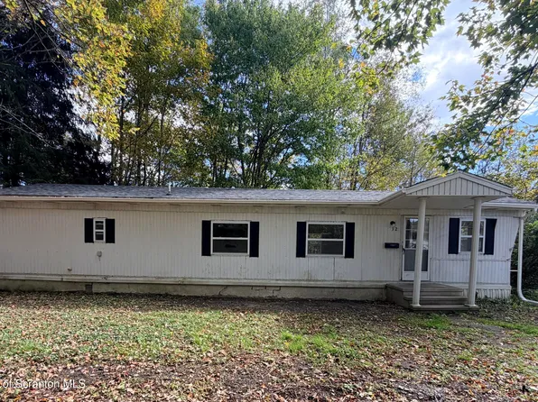 32 McCabe Ave, Carbondale, PA 18407