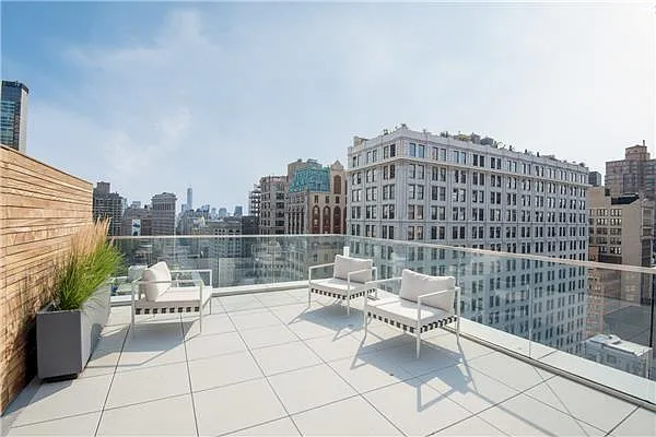 Sold by (Legacy) Elegran | media 18