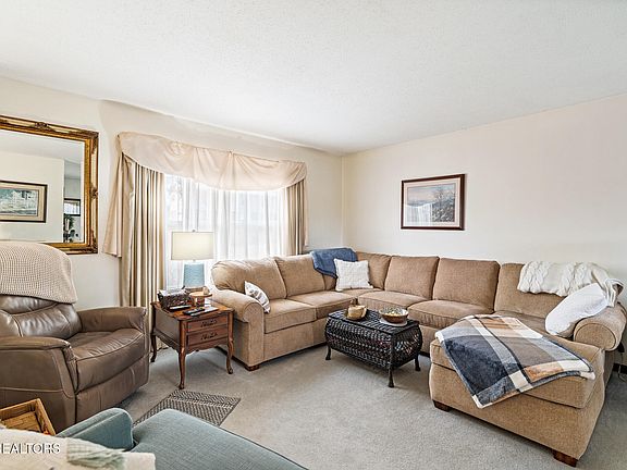 2nd image of 208 Blue Ridge Ln