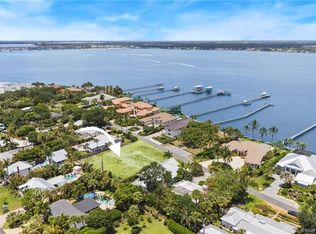 818 SE Riverside Dr, Stuart, FL 34994