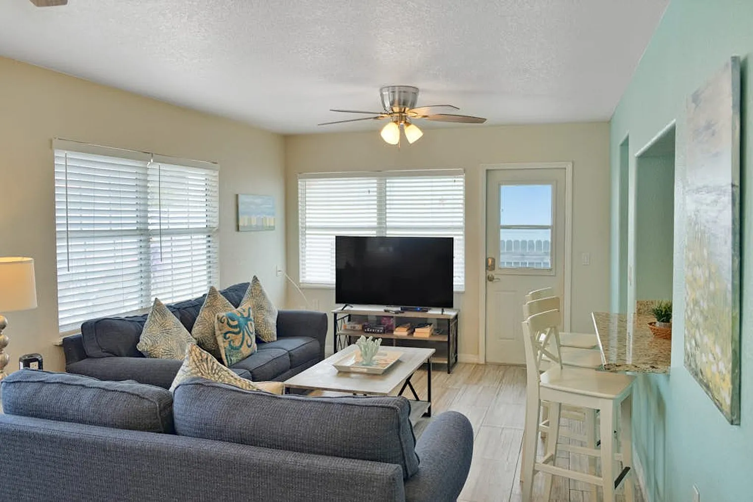 2 bed, 1.0 bath, 893 sqft, $4,191 — Photo 1