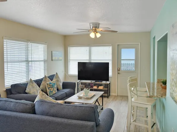 2204 Avenue A N, Bradenton Beach, FL