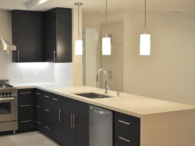 417 S. Barrington Avenue — Photo 8