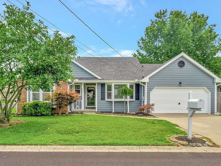 125 Agee Cir E — Photo 2