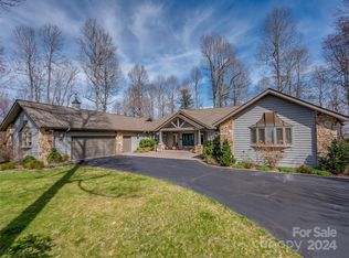511 Hagen Dr, Hendersonville, NC 28739