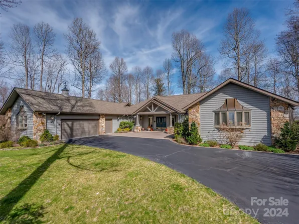 511 Hagen Dr, Hendersonville, NC 28739