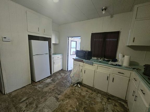 2nd image of 2038 Palm St Space 61