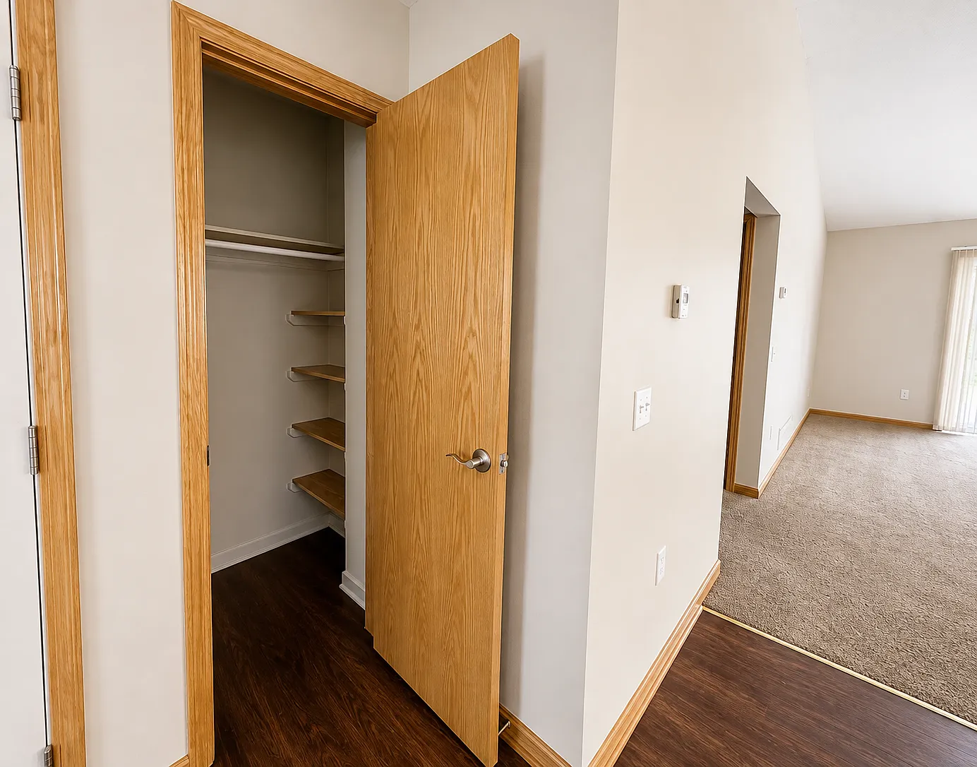2 bed, 900 sqft, $1,400 — Photo 4