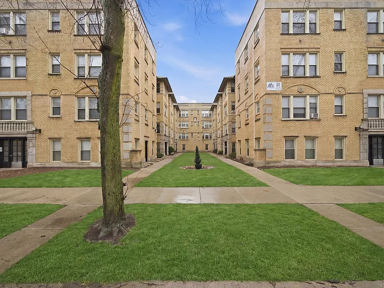 7516-24 N Seeley Ave — Photo 11