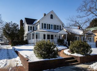 39 E River Rd, Rumson, NJ 07760