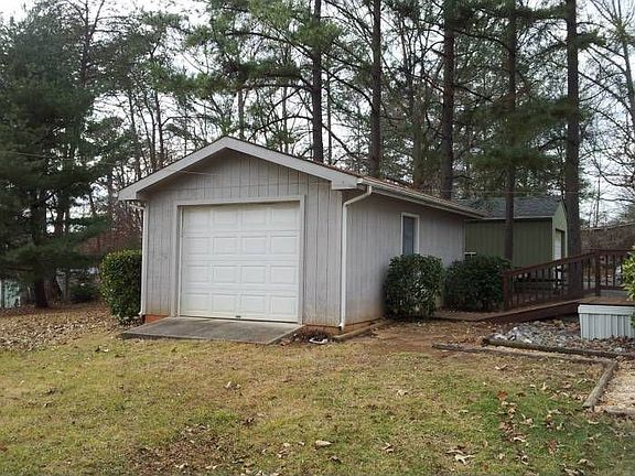 Detached garage