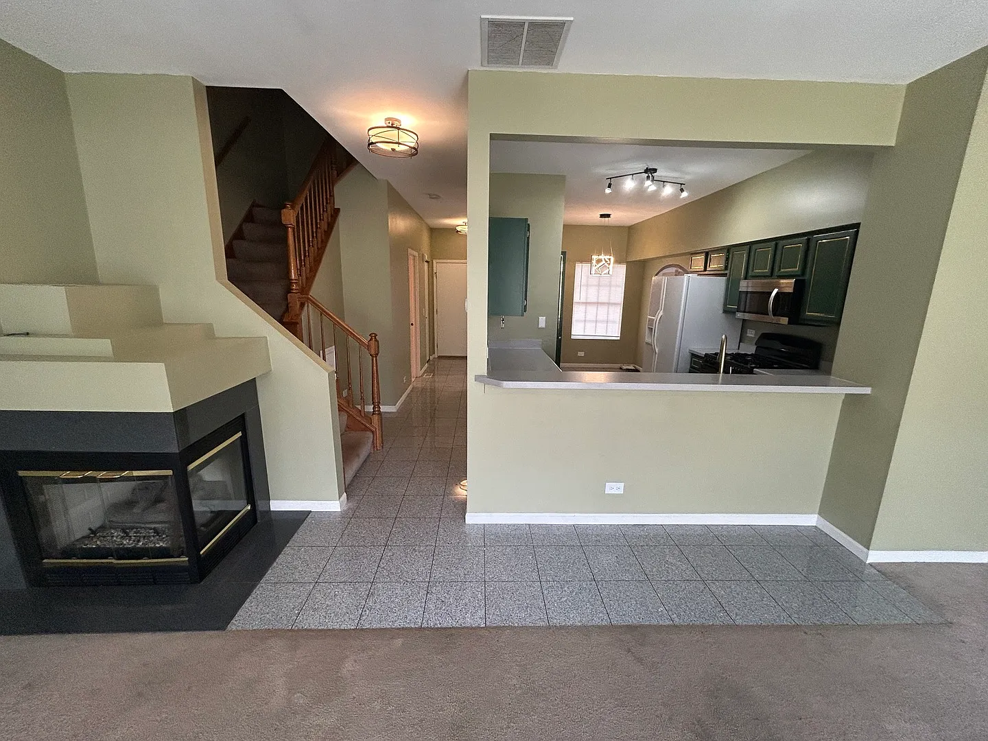 3 bed, 1.5 bath, 1617 sqft, $2,400 — Photo 4