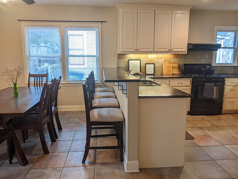 3404 Hollywood Ave — Photo 5