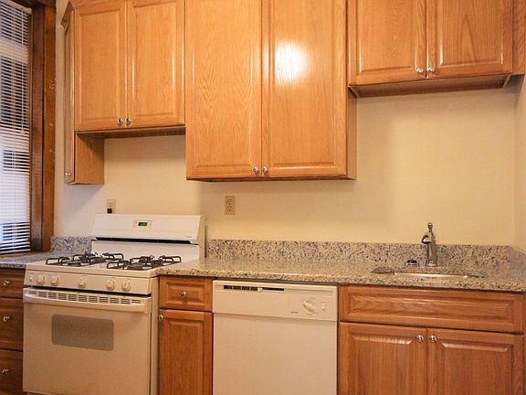 4th image of 1336 W Waveland Ave #1