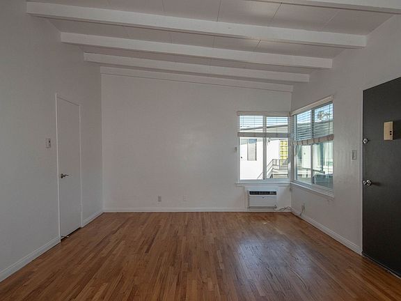 4th image of 4924 Tujunga Ave #6