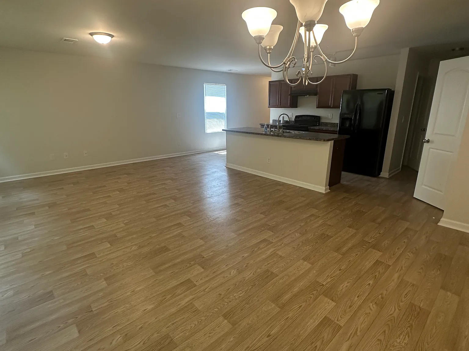 3 bed, 1605 sqft, $2,300 — Photo 3