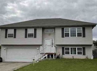 1020 Heritage Ct, Hebron, IL 60034