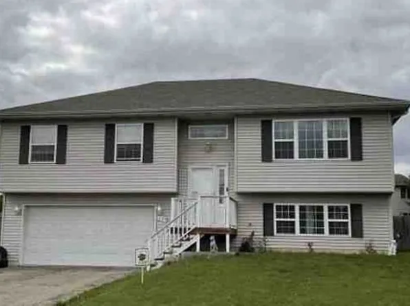 1020 Heritage Ct, Hebron, IL 60034