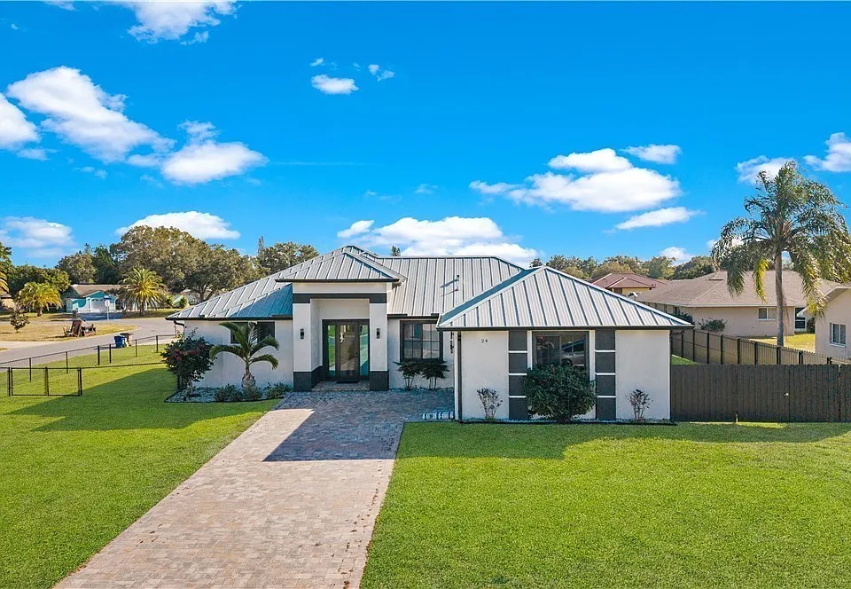 24 Crestwood Cir S