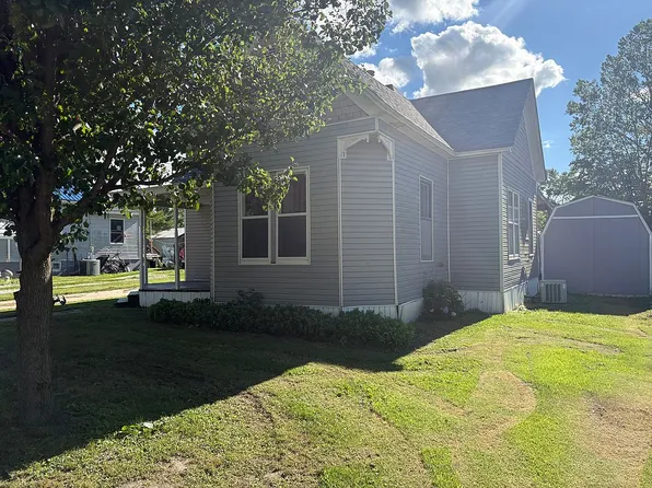 312 N Main St, Medora, IL 62063
