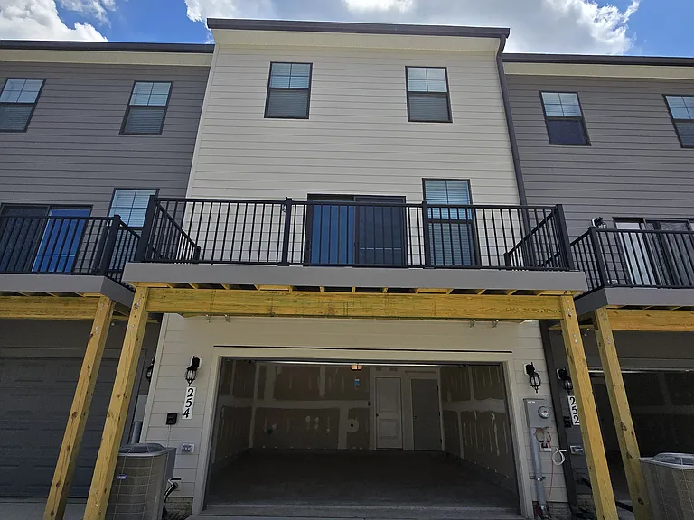 254 Ensemble Way — Photo 2