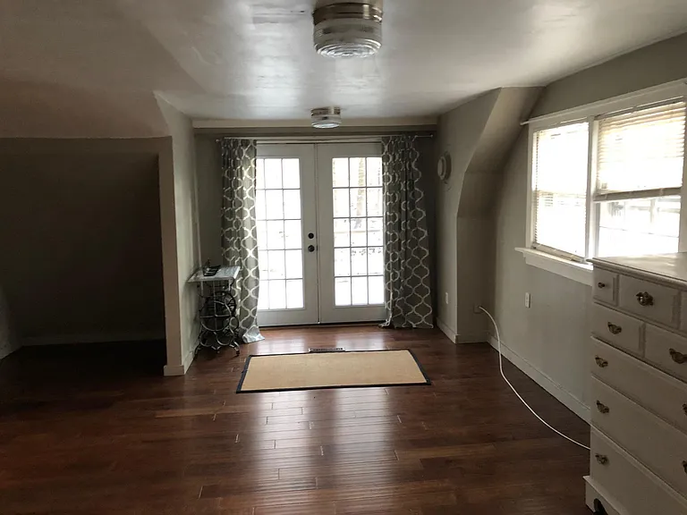 Bedroom/Sitting area
