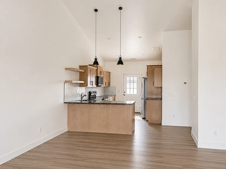 6306-6308 Decker Ln — Photo 15