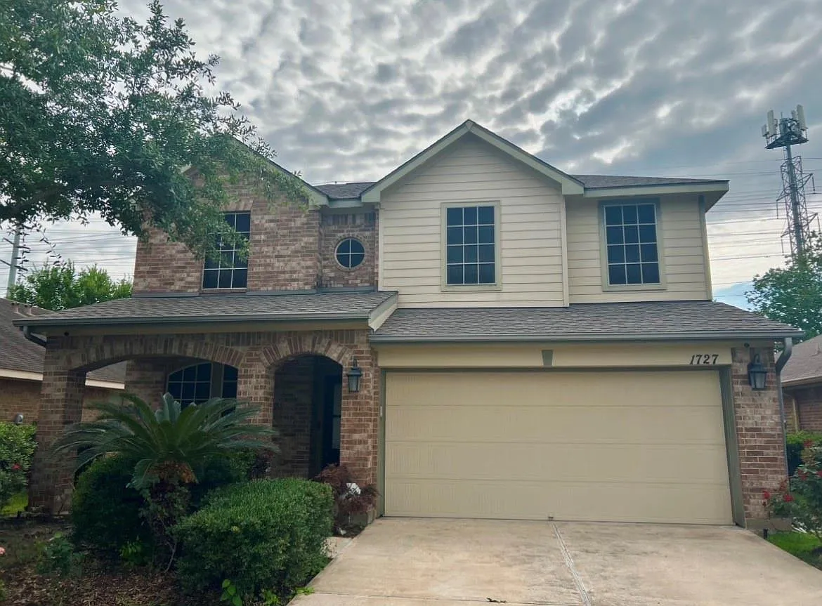 4 bed, 2.5 bath, 2832 sqft, $2,500 — Photo 1
