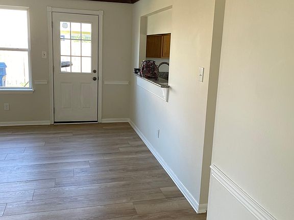 3rd image of 3904 Betsy Cres