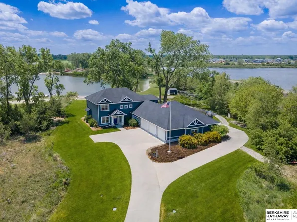 5512 N 284th Cir, Valley, NE 68064