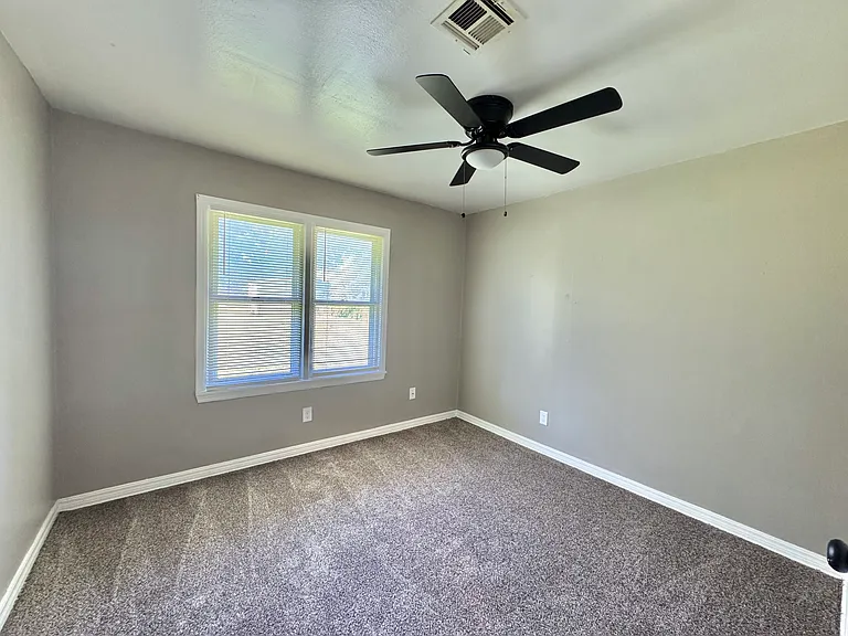 252 E Coe Dr — Photo 13