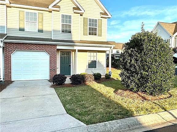 3rd image of 311 Robyns Glen Cir