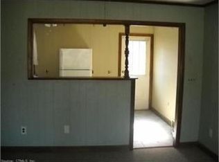 11 Anderson Rd, North Grosvenordale, CT 06255