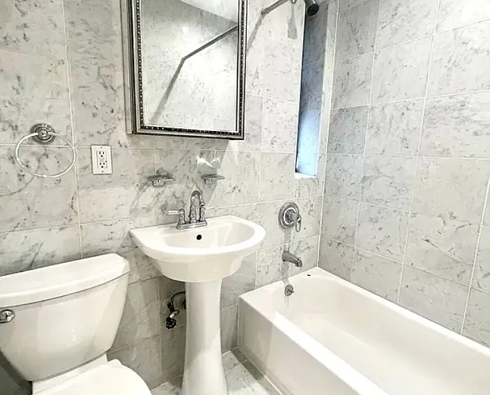 219 W 16th St #1A — Photo 7