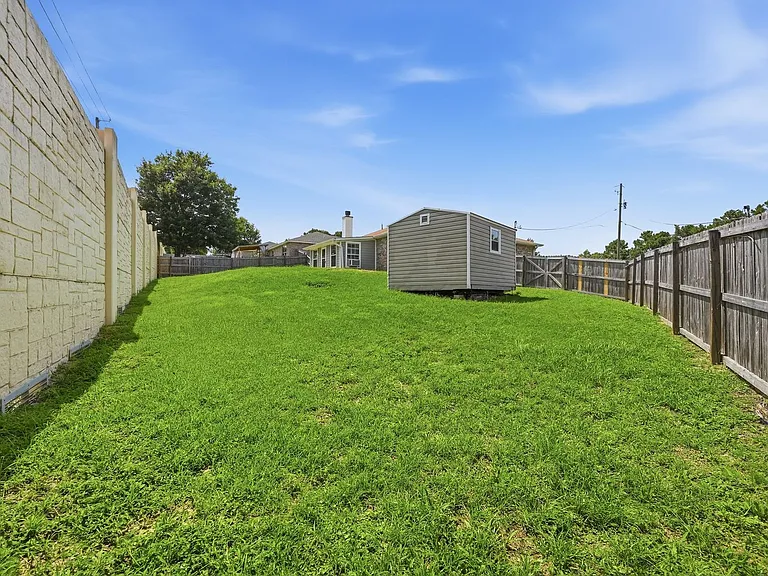 339 Peggy Dr — Photo 35