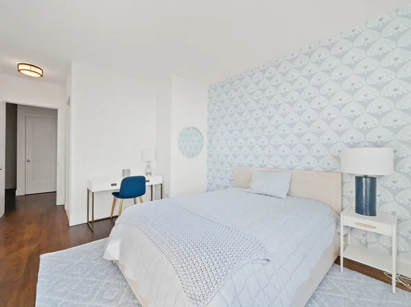 200 Riverside Boulevard image 15 of 29