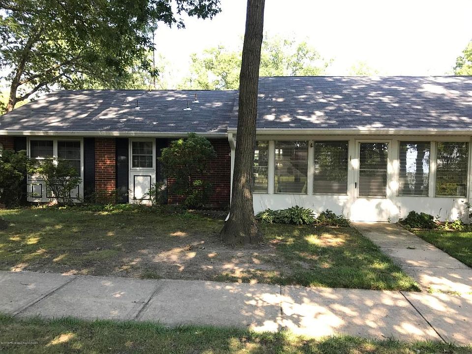 1st image of 114A Edinburgh Ln