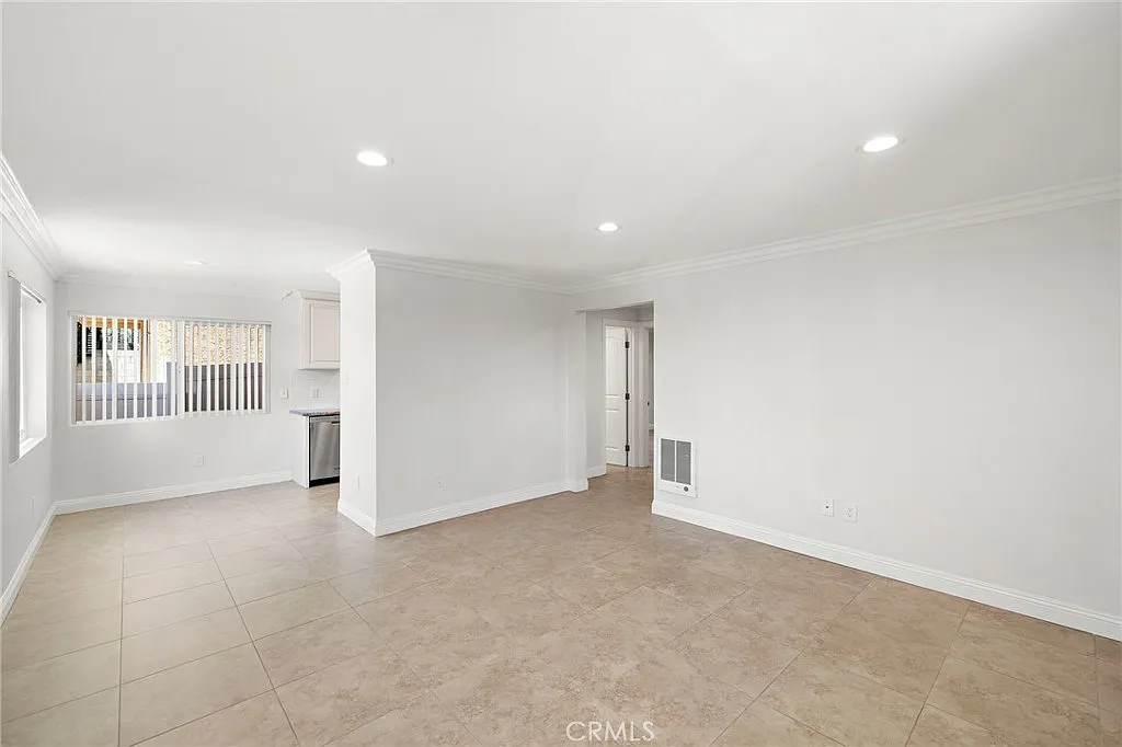 2 bed, 900 sqft, $3,395 — Photo 3