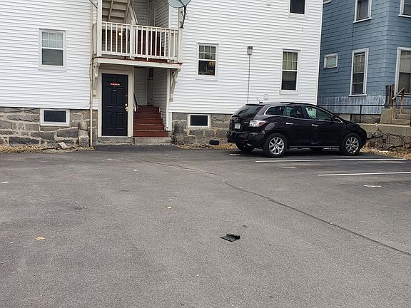3rd image of 399 Maple St APT 2