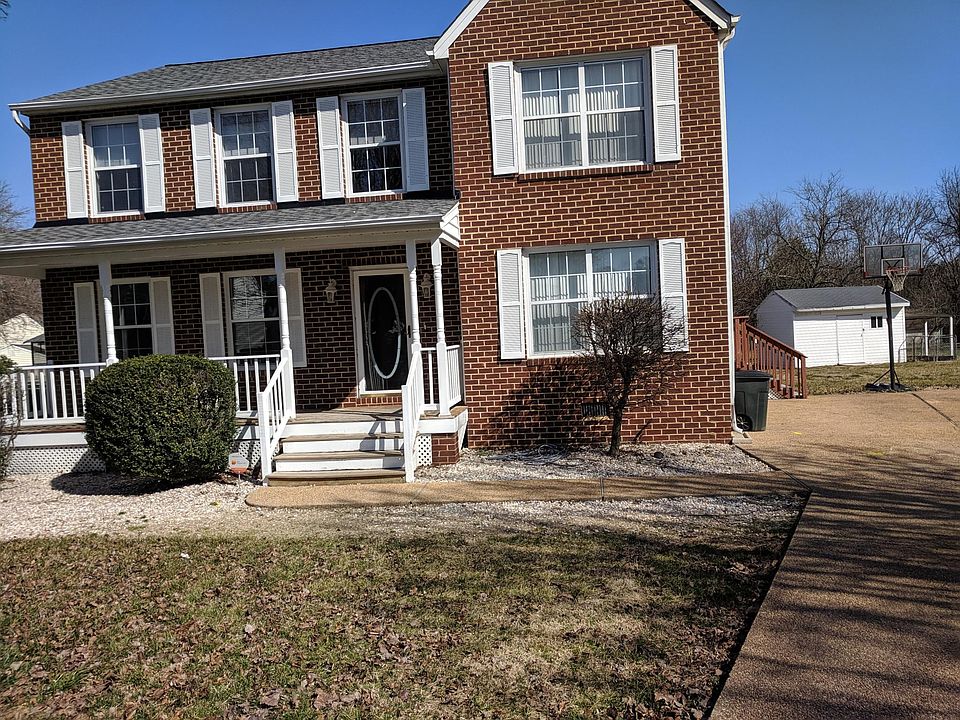 Beautiful property in Chesterfield Large deck, backyard and shed
Huge master bedroom with bath. Large dressing closet off the master Large living room ,dining room, large kitchen. I am not familiar with taking pictures on the site .Home is
Beautiful