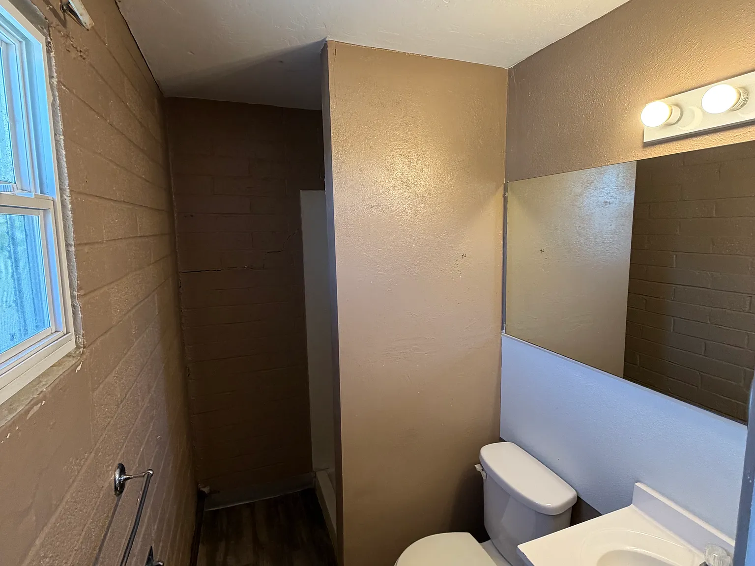 Twin Pines Apartments — Photo 2