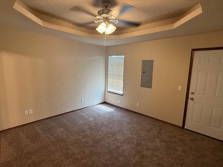 15100 Kyle Dr #B — Photo 8