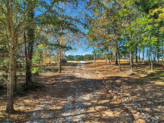 3rd image of 137 Dogwood Blvd