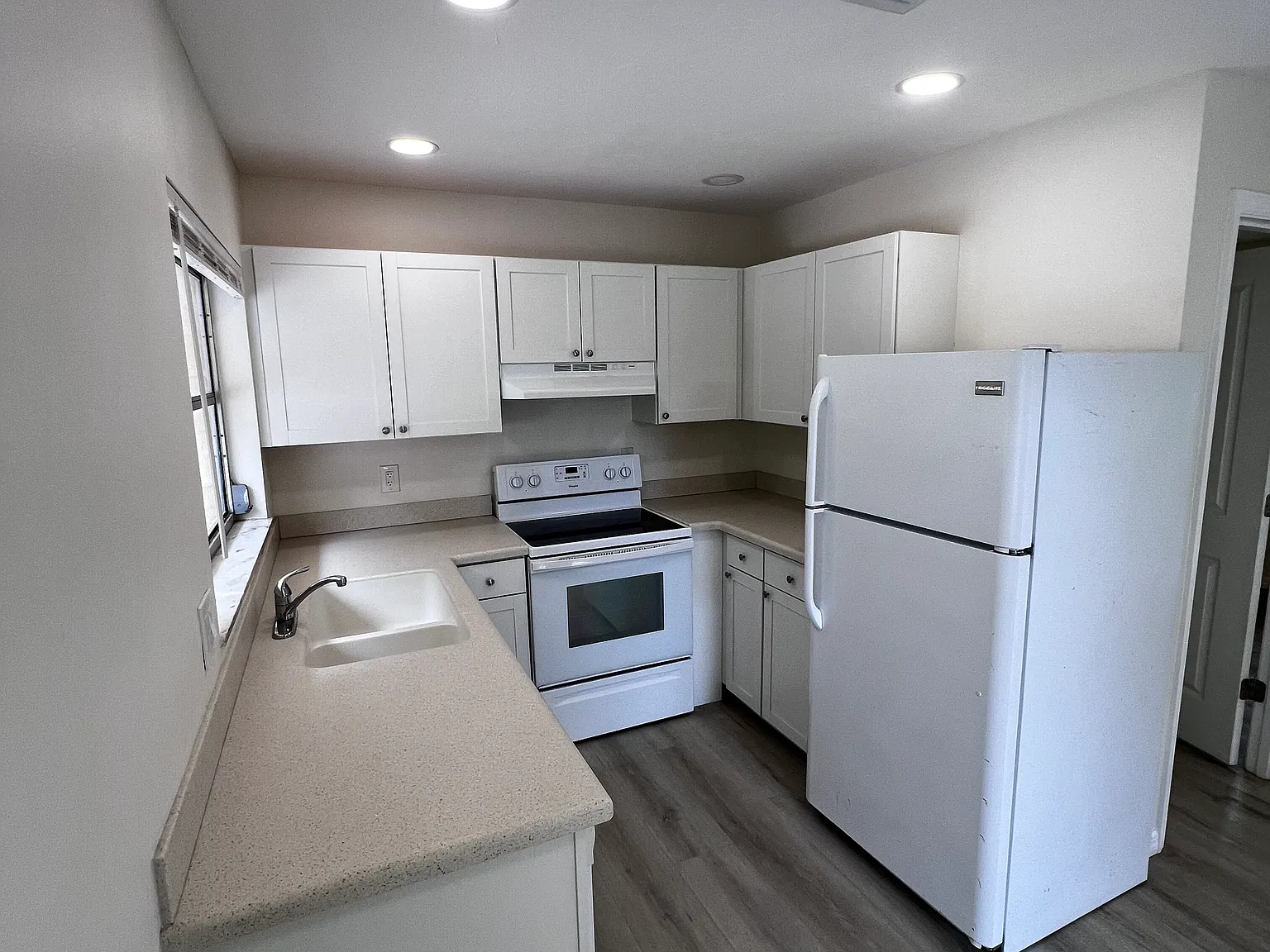 209 Palmetto Rd E — Photo 1