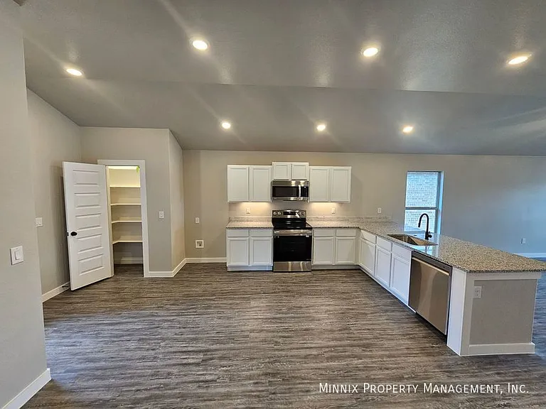 2622 Tiffin Ave — Photo 9