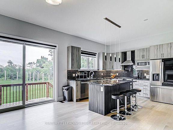5th image of 37 Woodhaven Ave