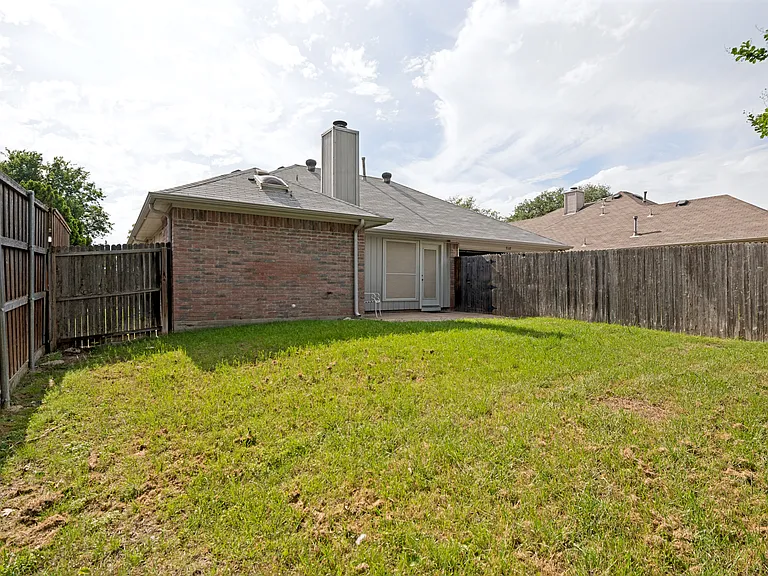 8160 Tower Rd — Photo 22