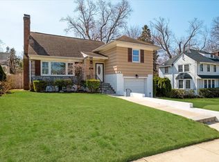 16 Whitfield Ter, New Rochelle, NY 10801