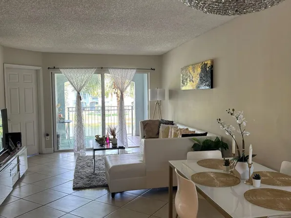 9645 NW 1st Ct, Pembroke Pines, FL