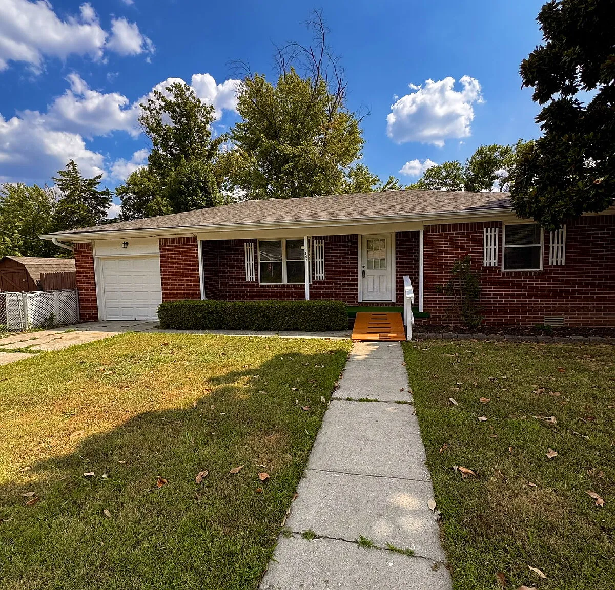 2 bed, 1.0 bath, 1095 sqft, $1,550 — Photo 1
